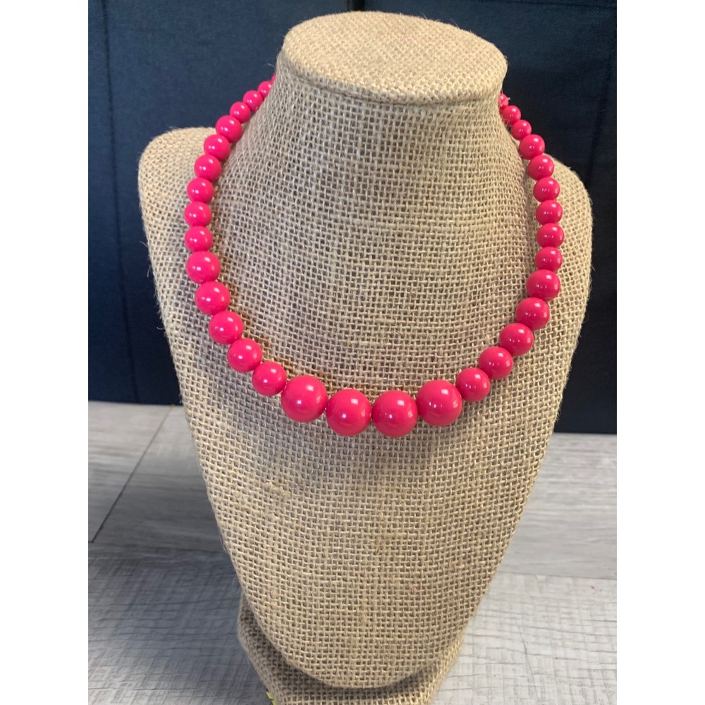 Hot‎ Pink Graduated Bead Necklace Silver Tone Lobster Clasp 16 Inch 3109